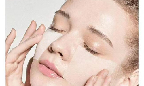 Female skin care tips in autumn and winter